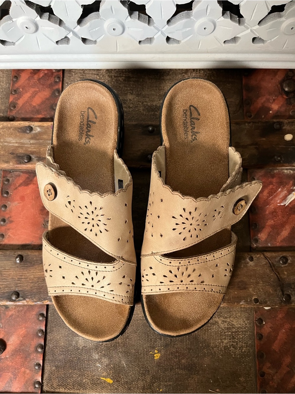 Clarks Collection Beige Leather Comfort Slide Sandals Women’s 7M EU 37